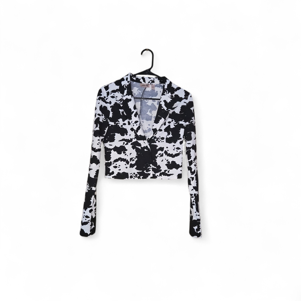 ***SOLD*** Stylish Black and White Blazer